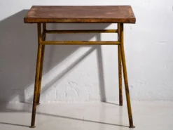 Ancienne table d’extérieur de couleur ocre (c.1920)