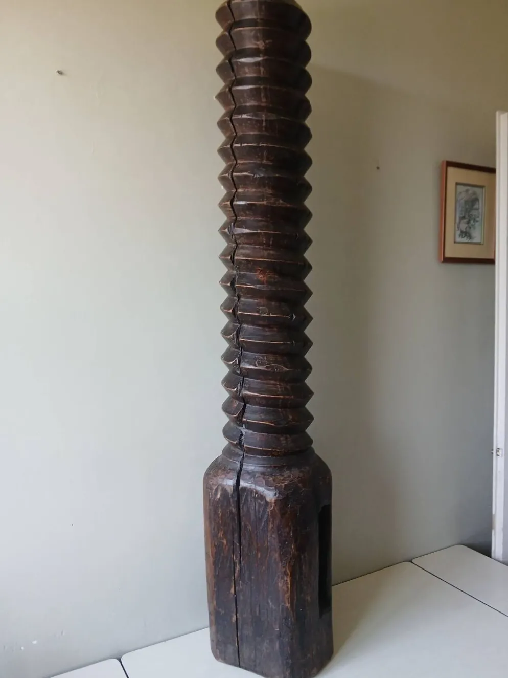 Ancienne vis de pressoir à vin en bois massif, H 144 cm ,Poids 37.5 kg