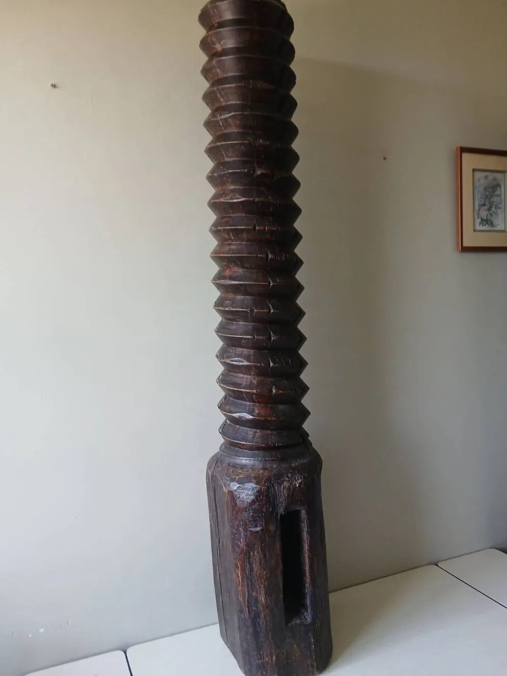 Ancienne vis de pressoir à vin en bois massif, H 144 cm ,Poids 37.5 kg