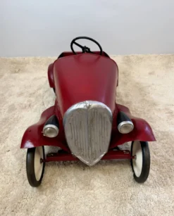 Ancienne voiture à pédales pour enfant en tôle rouge – années 1930