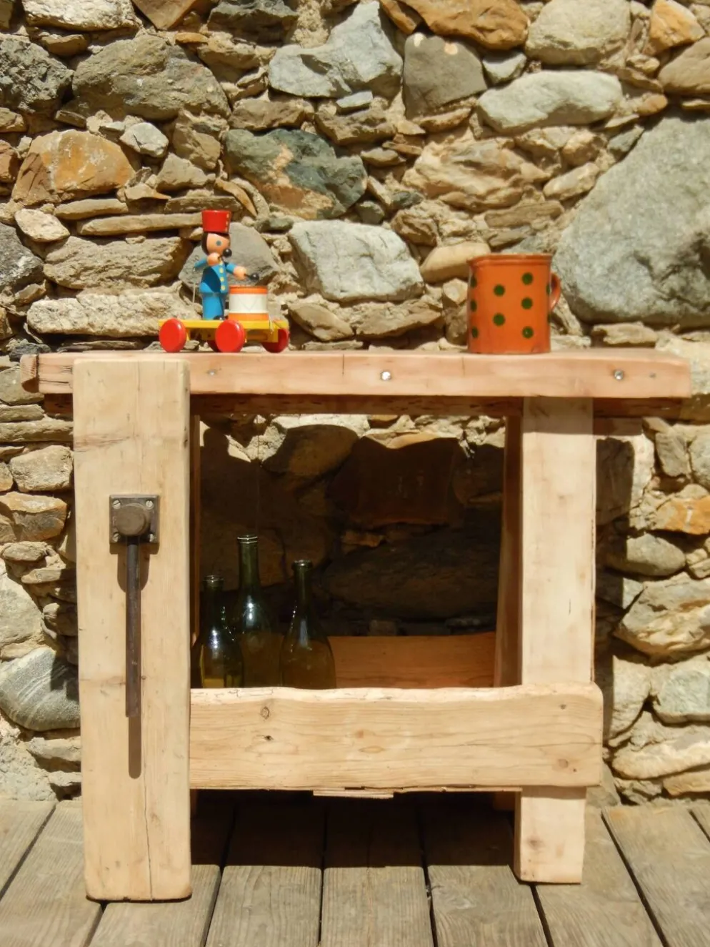Ancien petit établi de cordonnier plein de charme