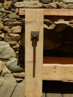 Ancien petit établi de cordonnier plein de charme