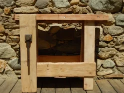 Ancien petit établi de cordonnier plein de charme