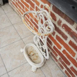 Ancien porte-parapluie en fonte émaillée blanche