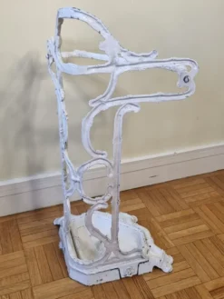 Ancien porte-parapluie victorien, fin XIXème en fonte laqué blanc