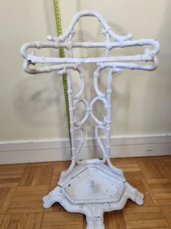 Ancien porte-parapluie victorien, fin XIXème en fonte laqué blanc