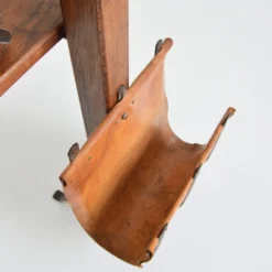 Ancien Porte revues en cuir avec Tablette et cendrier Brutaliste / Rustique