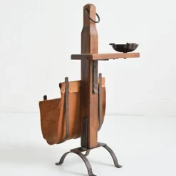 Ancien Porte revues en cuir avec Tablette et cendrier Brutaliste / Rustique