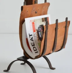Ancien Porte revues en cuir avec Tablette et cendrier Brutaliste / Rustique