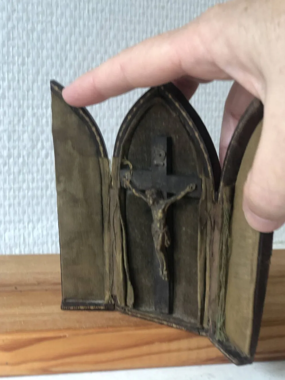 Ancien reliquaire / autel religieux