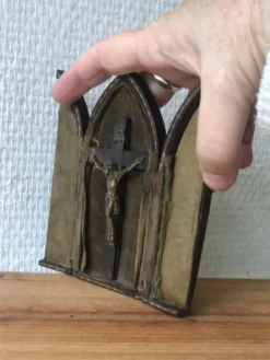 Ancien reliquaire / autel religieux