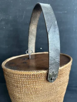 Ancien sac panier en vannerie, bois et cuir, XIXe siècle