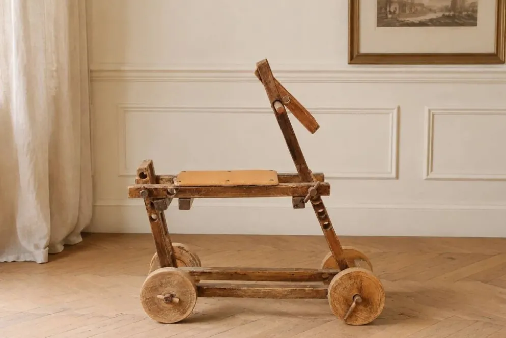 Ancien trotteur pour enfant en bois – Youpala réglable vintage
