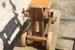 Ancien trotteur pour enfant en bois – Youpala réglable vintage