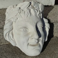 Ancien visage en plâtre décor antique