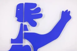 Antonine de Saint Pierre Panneau en métal laqué bleu. Contemporain