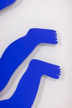 Antonine de Saint Pierre Panneau en métal laqué bleu. Contemporain