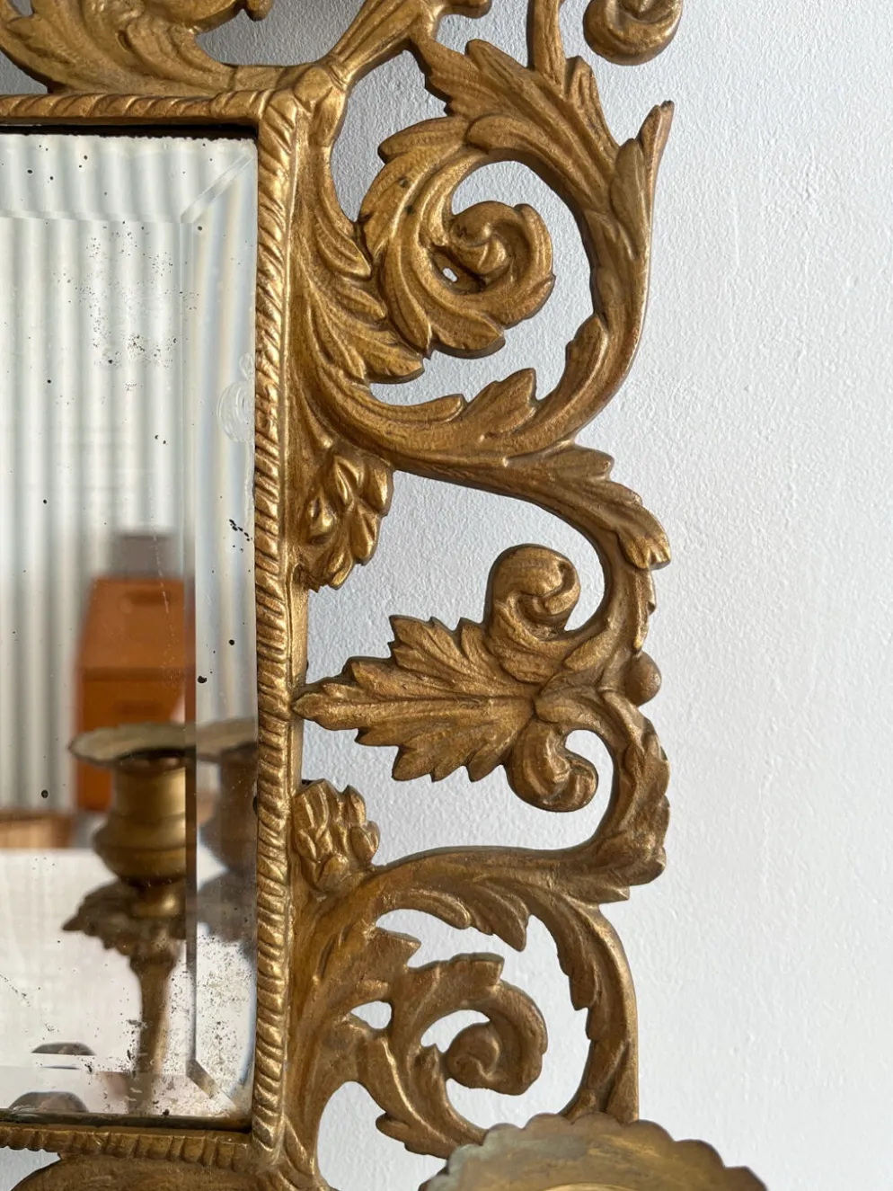 Applique miroir biseauté en bronze doré 3 bougeoirs