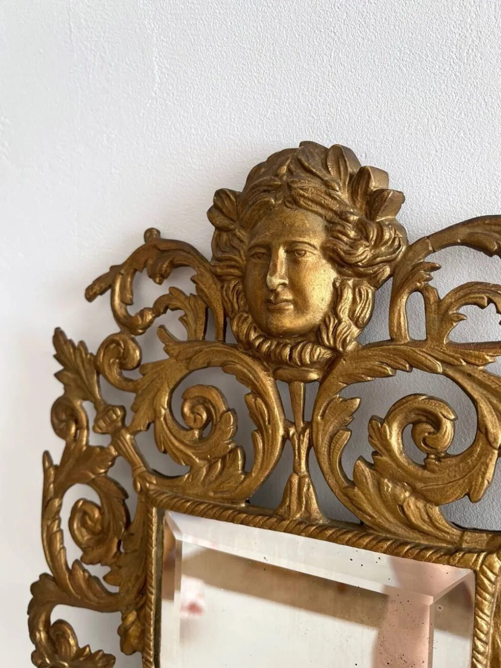 Applique miroir biseauté en bronze doré 3 bougeoirs