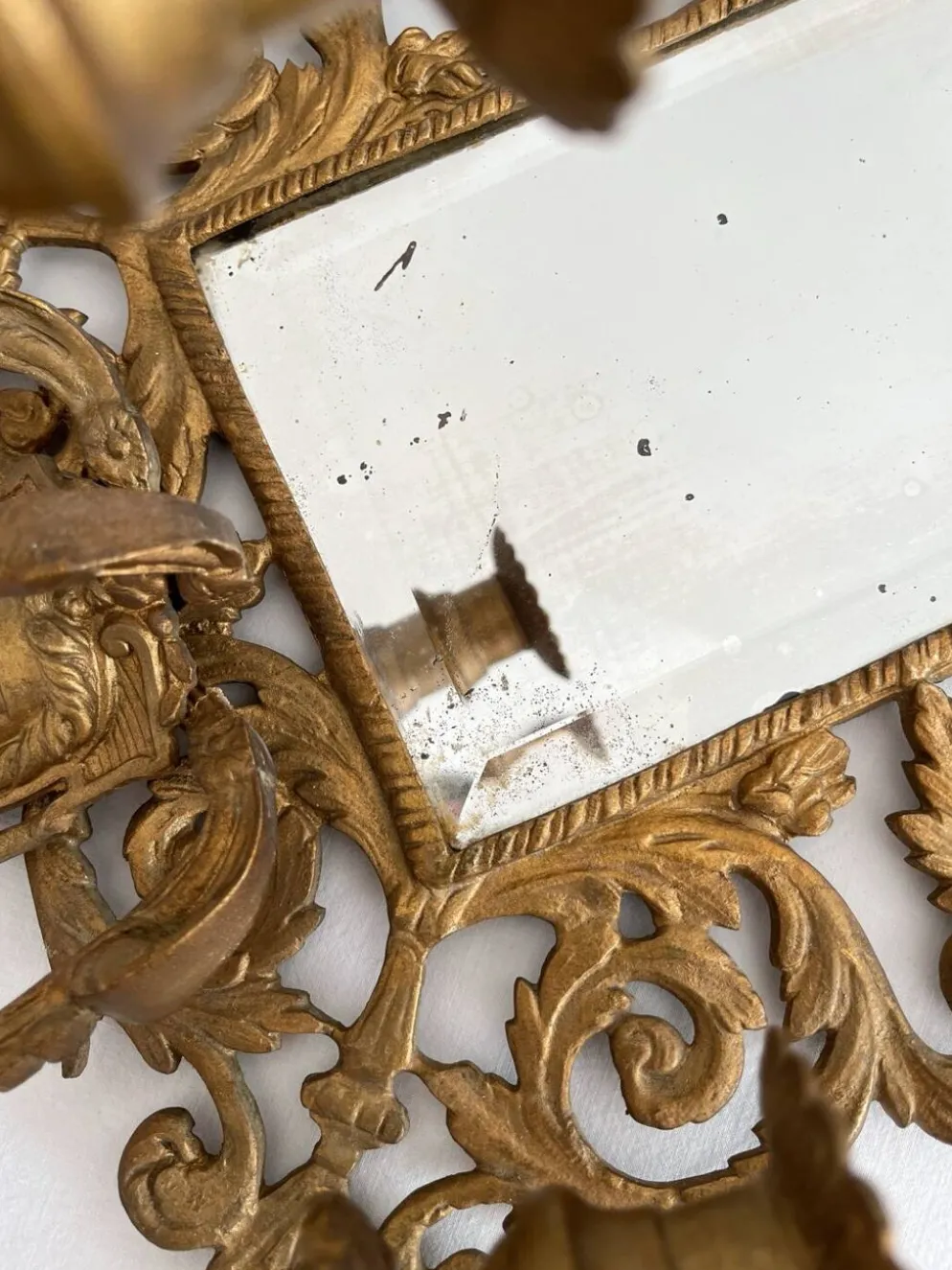 Applique miroir biseauté en bronze doré 3 bougeoirs