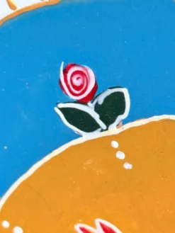 Assiette décorative en céramique peinte à la main avec un design folklorique de colombe et de fleurs