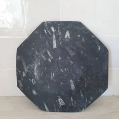 Assiette décorative en marbre fossilisé orthoceras
