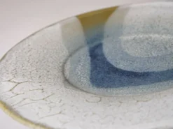 Assiette en céramique scandinave, signée, années 1970