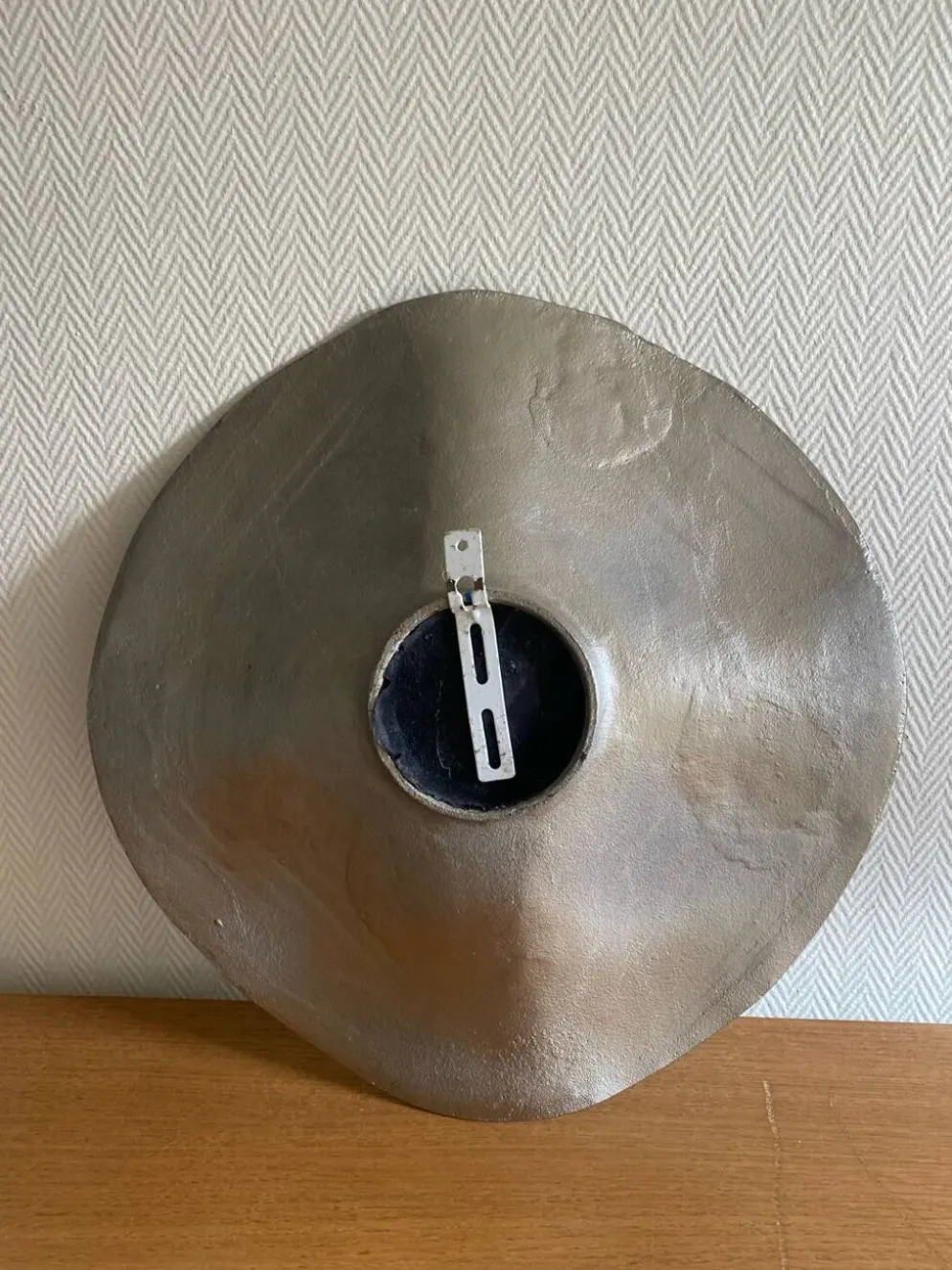 Assiette murale en aluminium décor montagnes