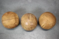 Ballon médicinal vintage en cuir marron, Tchécoslovaquie années 1930