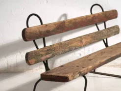 Banc ancien en fer et bois de pin – Europe centrale, vers 1920