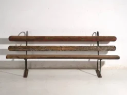 Banc ancien en fer et bois de pin – Europe centrale, vers 1920