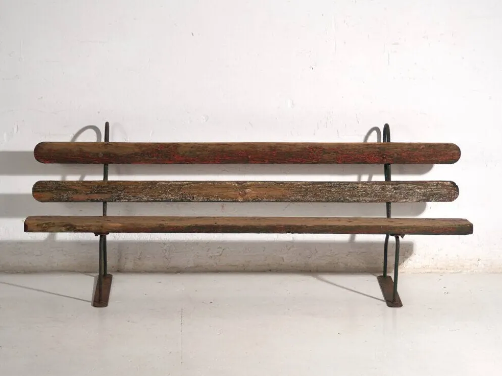 Banc ancien en fer et bois de pin – Europe centrale, vers 1920