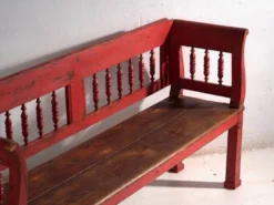 Banc ancien peint rouge en pin à dossier tourné – Europe centrale, vers 1900