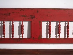 Banc ancien peint rouge en pin à dossier tourné – Europe centrale, vers 1900