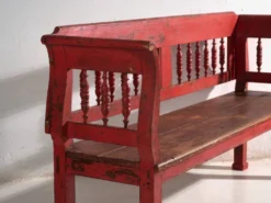 Banc ancien peint rouge en pin à dossier tourné – Europe centrale, vers 1900