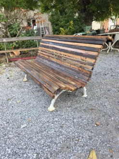 Banc de jardin en fonte et lattes en chêne