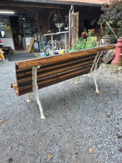 Banc de jardin en fonte et lattes en chêne