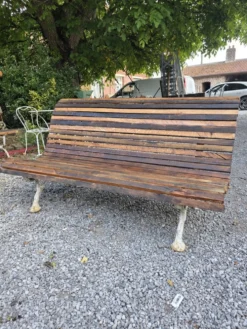 Banc de jardin en fonte et lattes en chêne