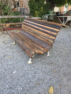 Banc de jardin en fonte et lattes en chêne
