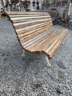 Banc de jardin en fonte et lattes en chêne