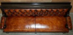 Banc de pub victorien Chesterfield en cuir restauré