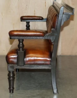 Banc de pub victorien Chesterfield en cuir restauré