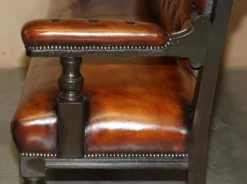 Banc de pub victorien Chesterfield en cuir restauré