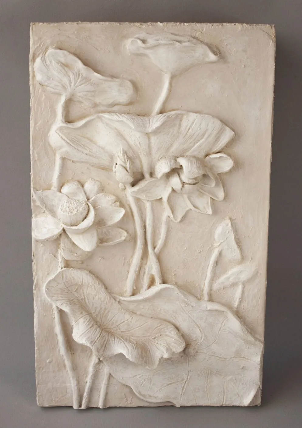 Bas-relief au décor floral