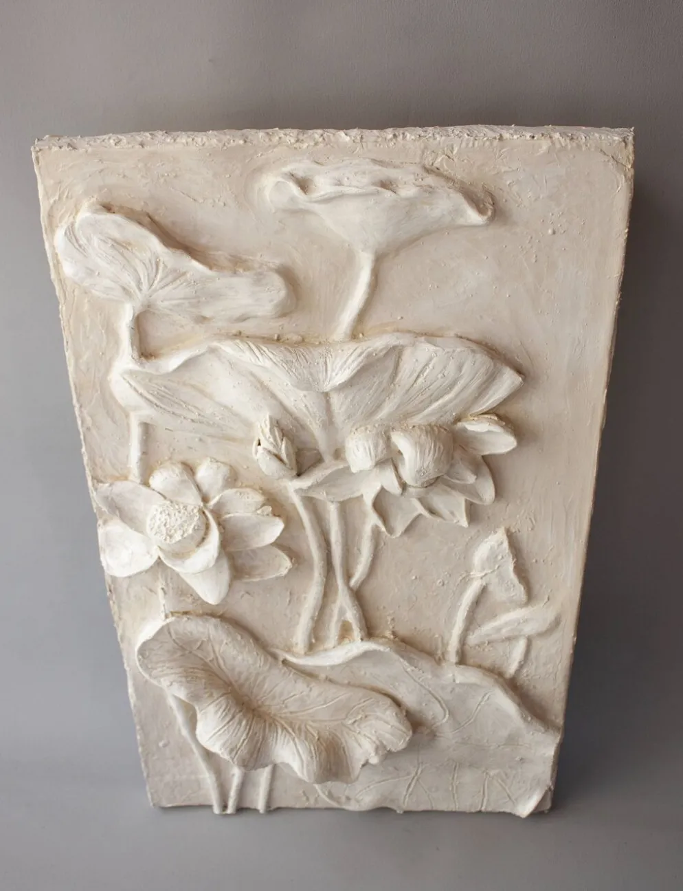 Bas-relief au décor floral