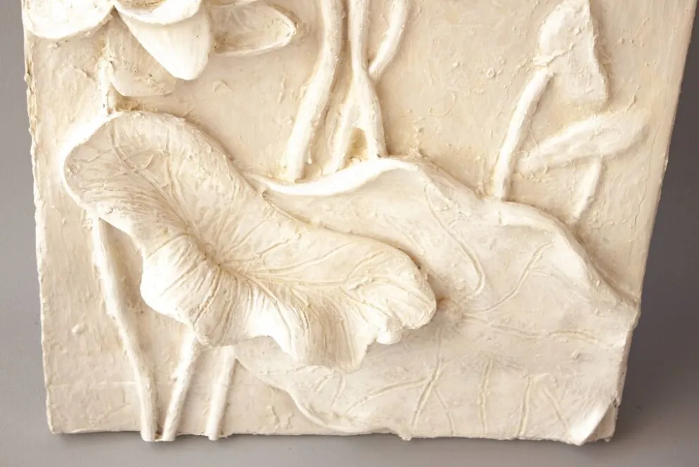 Bas-relief au décor floral