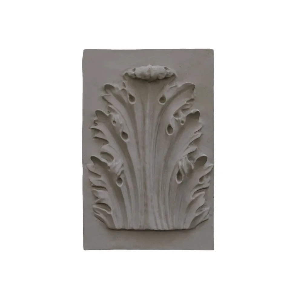 Bas-relief en plâtre d'une feuille d'acanthe.