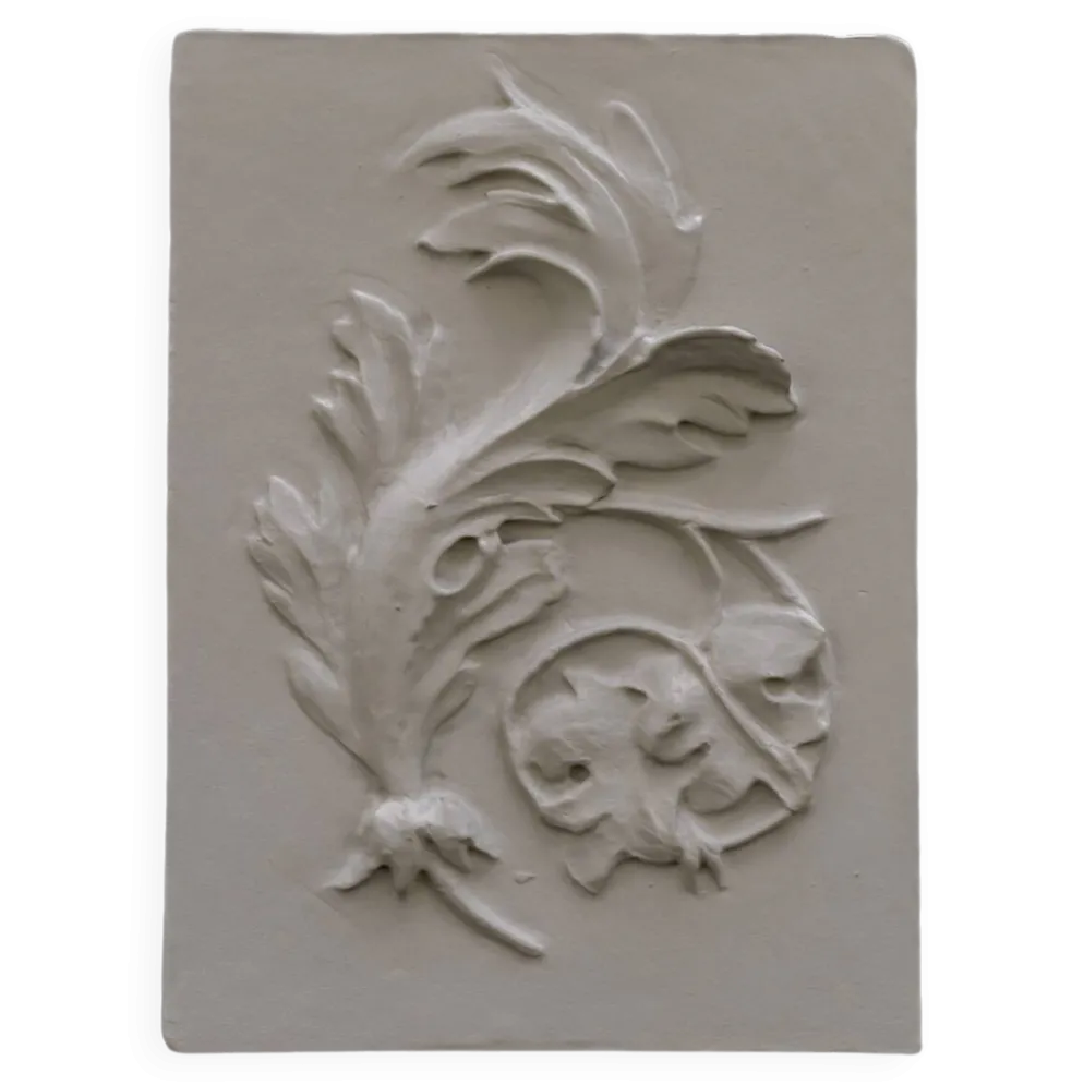 Bas-relief en plâtre feuille d’acanthe – style baroque / classique