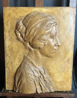 Bas-relief en plâtre patiné signé Robert Coutin début XXème