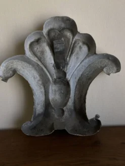 Bas relief feuille d'acanthe néo classique 19e